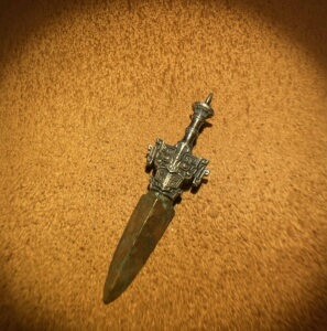 战汉时期青铜古代老箭头包银吊坠 汉代老箭头镶嵌银宝剑吊坠