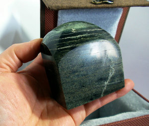 崂山绿石海底玉墨玉大印章72*33*63mm青岛特产玉印石送礼盒hz