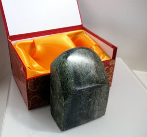 崂山绿石海底玉墨玉印章26*47*66mm青岛特产文化石送礼盒HZ-1