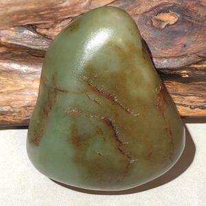 天然新疆和田玉青玉翠青带翠籽料原石枣红皮手把件独籽老料聚皮