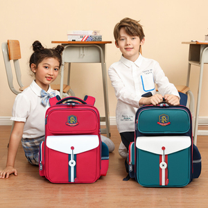 2021年新款儿童书包小学生男生轻便护脊减负校园双肩包女上学背包