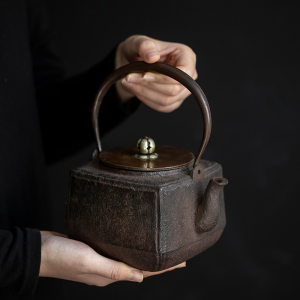 半梵日本回流进口古董昭和早期龙文堂铁瓶提梁壶煮茶四方形老铁壶