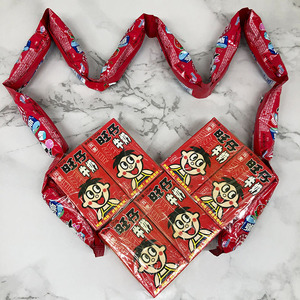 旺仔零食包爱心包包阿尔卑斯棒棒糖的糖果秋冬天的第一个包包