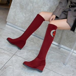 酒红色坡跟靴子
