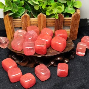 100克价25毫米左右西瓜红人造琉璃熔炼石裸石碎石