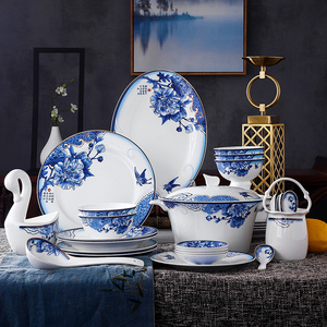 景德镇青花瓷餐具套装家用中国风骨瓷碗中式碗盘碗筷陶瓷乔迁餐具