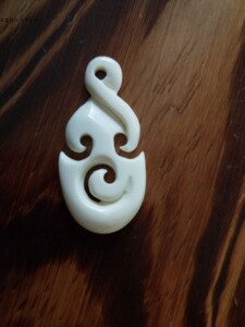 新西兰毛利人牛骨吊坠纯手工雕刻热销部落图腾项链可调节油蜡黑绳