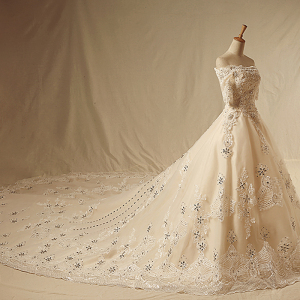 婚纱大裙摆显瘦