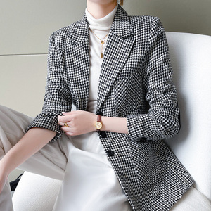千鸟格西装外套女早春秋2021新款女士修身休闲黑白格子大码小西服