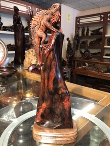老挝大红酸枝木雕刻蜥蜴摆件实木根雕吸亿交趾黄檀工艺品雕刻件
