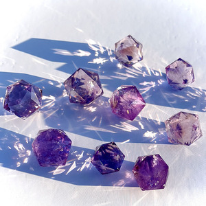 天然紫水晶60面多面体几何体紫水晶原石打磨晶体通透颜色紫带彩虹