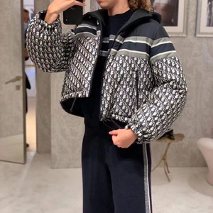 dior/迪奥21ss秋冬新款女士双面穿连帽短款羽绒服棉衣外套女