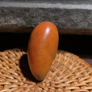 在售12克黄沁原籽新疆和田玉籽料包金观音佛男士女士黄玉挂件玉石