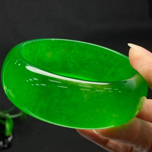 帝王绿翡翠手镯祖母绿