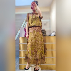 卓拉zuolla套装女两件套2021夏季新款木耳边刺绣上衣 高腰半身裙