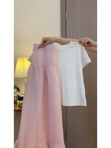 夏日氧气感粉白色系穿搭~正肩t恤+格子半裙新款小个子度假两件套