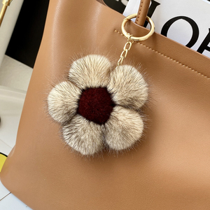 进口水貂花包包挂件可爱毛绒ins网红汽车钥匙扣女士精致简单大气
