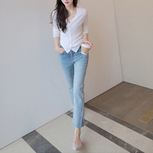 um 修饰腿型同时特别显脚踝细 修身直筒女士牛仔裤女高腰浅色长裤