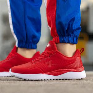 特步女鞋大红色运动鞋秋冬季全皮面透气休闲鞋弹力缓震跑步鞋板鞋