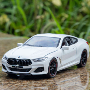 仿真合金汽车模型宝马m8系儿童玩具小轿车回力声光四开门跑车摆件