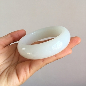 收藏级新疆和田玉山流水料羊脂白玉宽版手镯内径57.7mm带证书