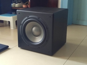 密闭式低音炮