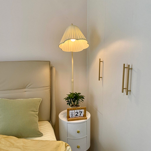 奶油风卧室床头柜台灯一体客厅沙发旁边小型落地灯高颜值茶几带灯