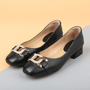 千足惠大码女鞋40一43码单鞋牛皮鞋脚宽胖妹妹春季新款简约时尚