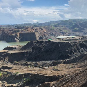 帕敢敞口一手货源龙肯现场收货莫西沙摸摸亮冰种缅甸天然翡翠原石