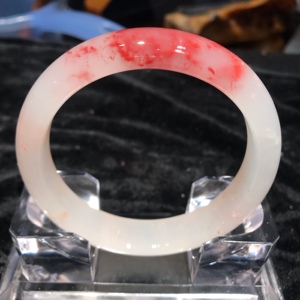 收藏桂林天然鸡血玉贵妃上朗料玉手镯白底红冻女士玉镯