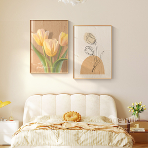 墙上装饰挂画卧室