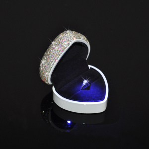 奢华创意镶钻爱心形戒指盒钻石LED灯首饰盒 求婚结婚钻戒收纳盒