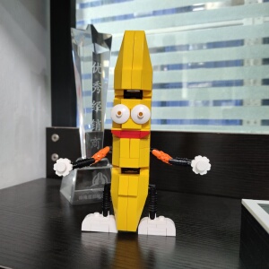 衣我爱我淘宝兼容乐高香蕉人机甲益智8合体拼装积木盲盒卡通人仔