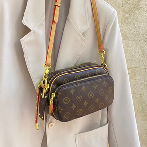 包邮女式斜挎单肩小包时尚新款印花拉链手机包软皮方形多层女包包