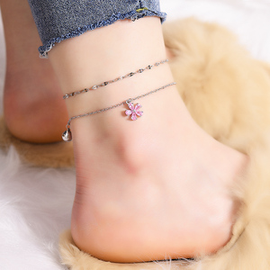 女生脚踝饰