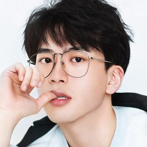 青陌纯钛防蓝光眼镜男网红费启鸣同款防辐射护目镜女变色近视镜潮