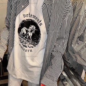 代购vetements 22夏季新款 独角兽发泡字母梵文印花t恤男女短袖