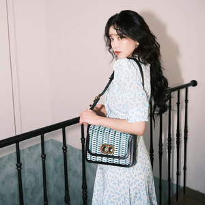 2022新款夏季阚清子同款碎花修身连衣裙时尚泡泡袖减龄雪纺短裙女