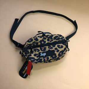 sup 20fw豹纹ins超火胸包欧美高街潮流蹦迪逛街男女便携运动腰包