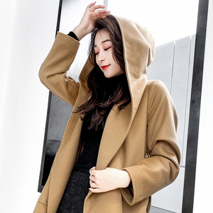 m家经典驼色连帽加厚水波纹羊绒大衣女短款冬季带帽宽松毛呢外套