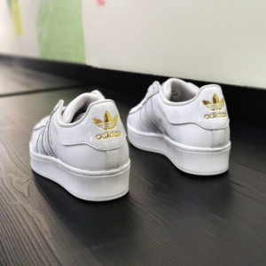 阿迪达斯三叶草blackpink同款女子金标贝壳头厚底低帮板鞋fv3334