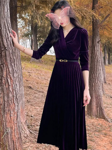 长袖复古丝绒连衣裙秋季2023新款女装高端气质收腰显瘦金丝绒长裙