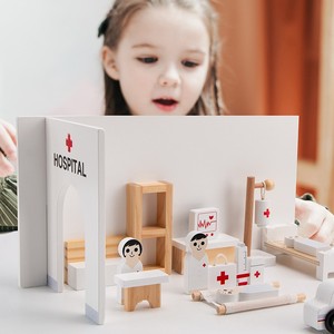 儿童木制过家家仿真医生救护车医院立体场景幼儿角色扮演益智玩具