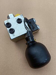 玉柴挖掘机配件 三一徐工龙工挖机60机型力士乐先导油源阀蓄能器