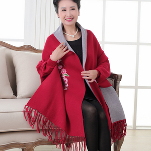 老人围巾披肩两用女士奶奶中老年人妈妈冬季加厚斗篷外套带袖披风