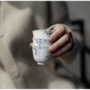 《竹逸》甜白闲叙茶杯 品茗杯 釉下手绘 蓝彩 白瓷茶具 小品杯