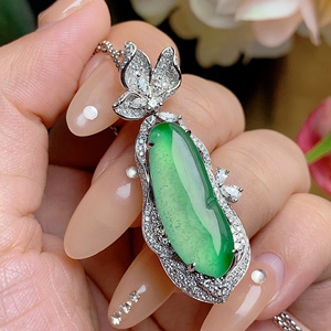 18k群镶翡翠吊坠