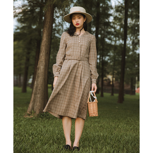 芒如水 法式复古格纹连衣裙娃娃领温柔风长袖收腰格子裙秋冬款