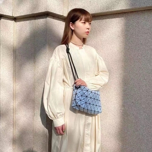 日本issey miyake/三宅一生4月新款豆腐包波士顿方盒单肩斜跨女包