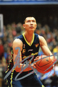 官方正品a-正版球星易建联亲笔签名-送礼佳品生日礼物珍藏